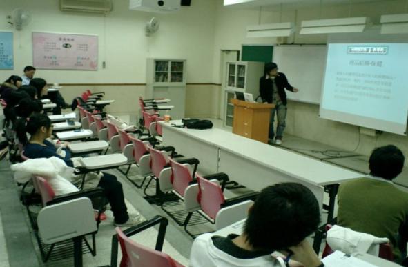 業界實務講座-同學於實務課程中參與討論1